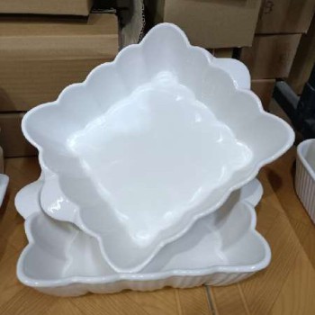 مرغ خوری وسالاد خوری