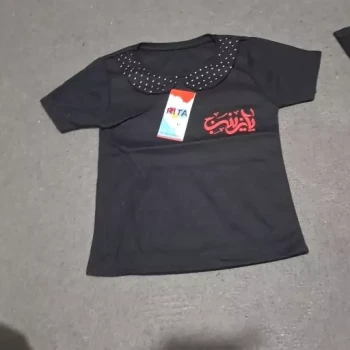 تی شرت مشکی با حک نام مبارک یا زینب دخترانه اندازه 30 و 35 و 40 موجود است 