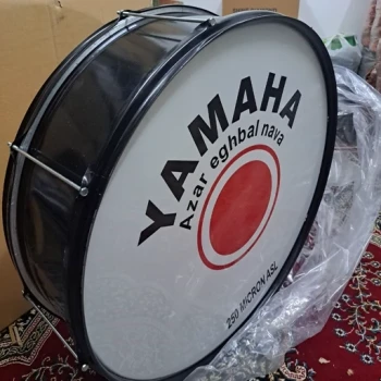 طبل تک چوب اندازه هشتاد سانتی میله ای باریک به همراه دسته و بند مناسب دسته جات 