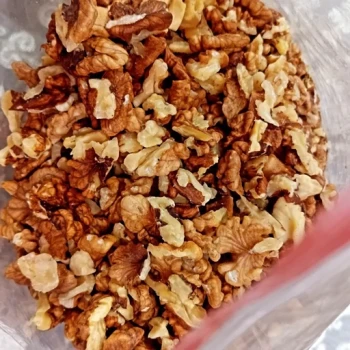 مغز گردو فسنجونی پرچرب