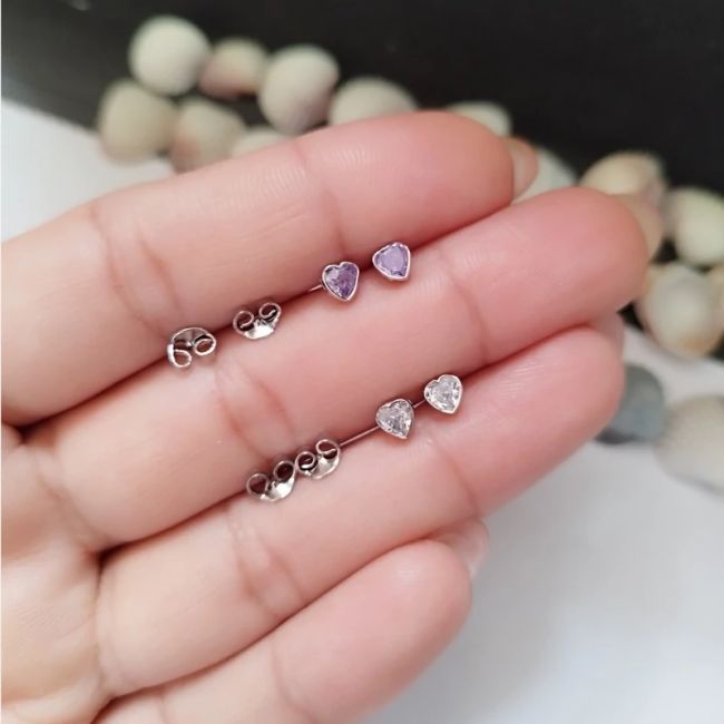 گوشواره نقره میخی طرح قلب عیار 925 برند BSJ silver سفید و یاسی
