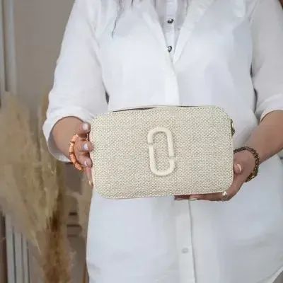 کیف پاسپورتی چرم مصنوعی اسپرت و روزمره دارای بند بلند و دو جیب بیرونی