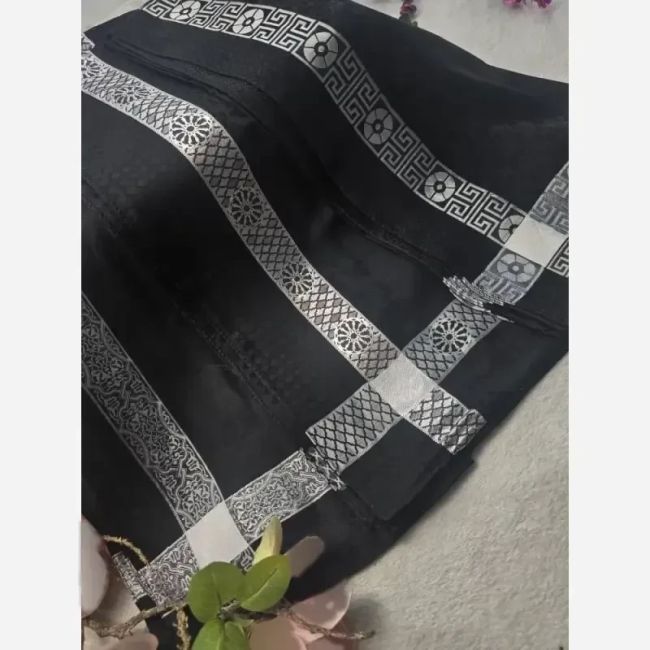 روسری ژاکارد ابریشم ترک دورو حاشیه نقره نقره کوب ابعاد 90 در 90 چهار فصل
