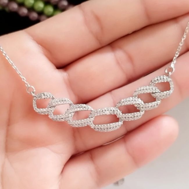 سرویس نقره زنانه عیار 925 طرح جواهر با روکش طلا سفید مدل دستبند و گوشواره و گردنبند
