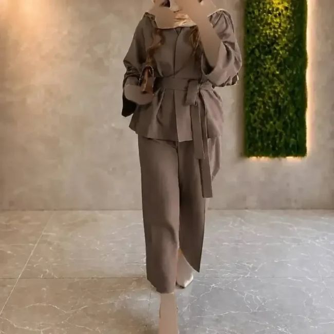 کت شلوار زنانه مدل نیوشا جنس پارچه مازراتی رنگ بندی متنوع سایز بزرگ و معمولی