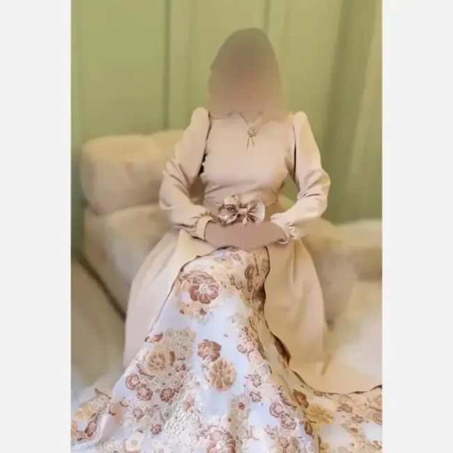 پیراهن مجلسی زنانه طرح هلینا کرپ مازراتی و ژاکارد ترک رنگ مشکی دامن قرمز سایز 5