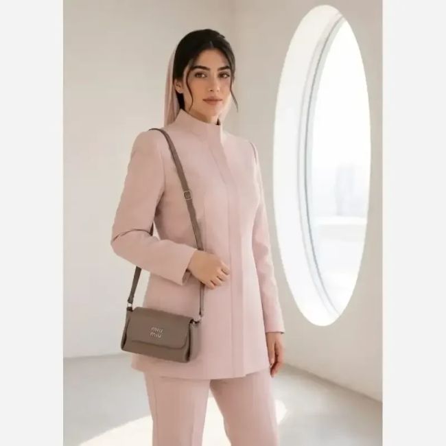 کیف پاسپورتی زنانه چرم مصنوعی مگنتی رنگ مشکی مناسب اداری رسمی مجلسی