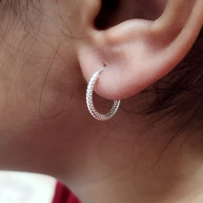 گوشواره نقره حلقه ای طرح عاج سایز مدیوم زنانه نقره ای