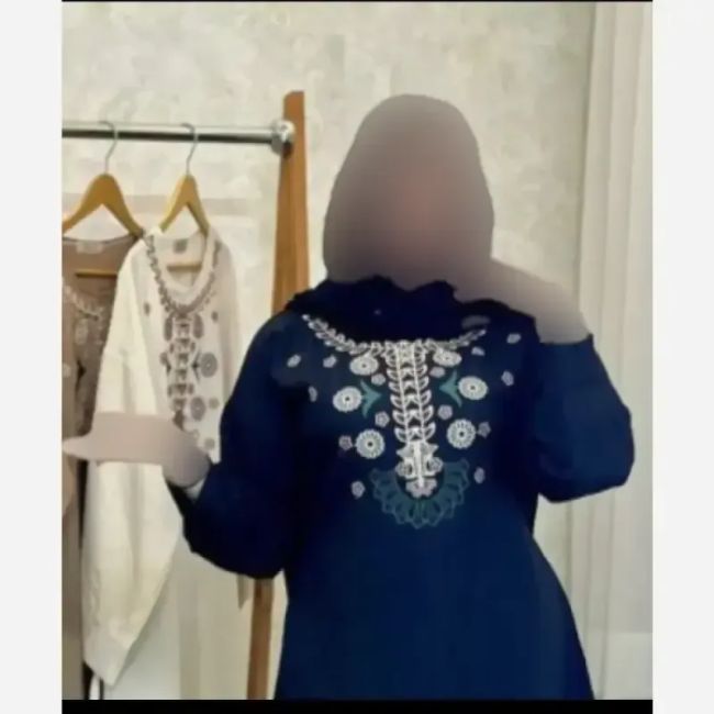 تونیک چاپی طرح گل زنانه و دخترانه شانتون گرم بالا مشکی فری سایز