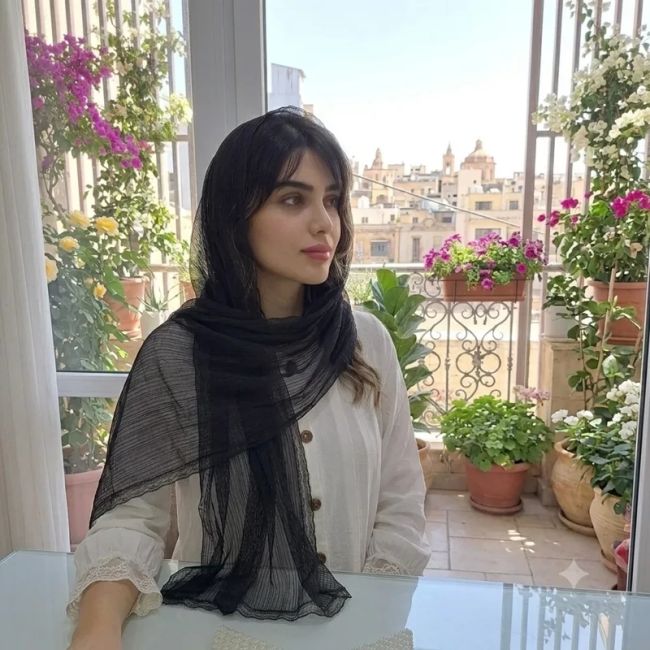 شال مشکی تور زنانه راه راه حاشیه گیپور دوزی شده