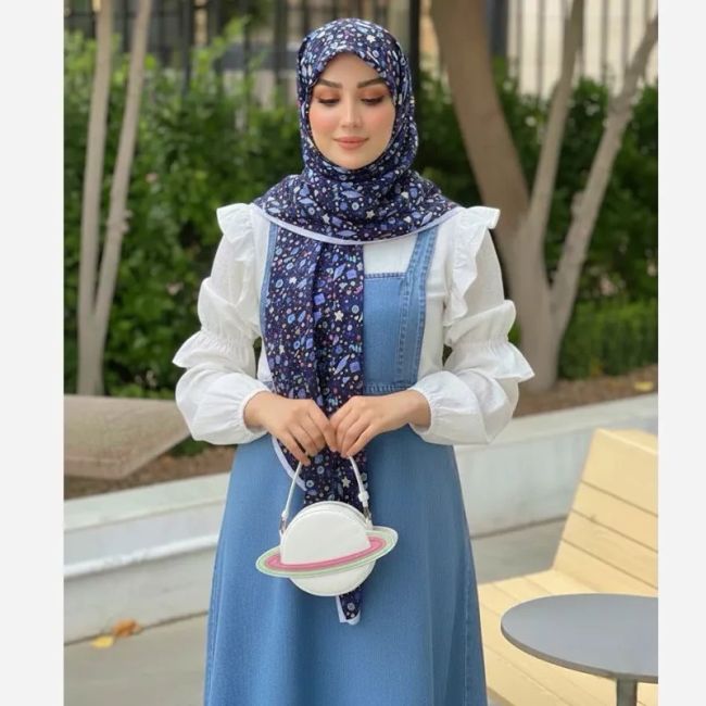 روسری نخ طرح ماهور سرمه ای اشکال هندسی ریز روزمره و مهمانی