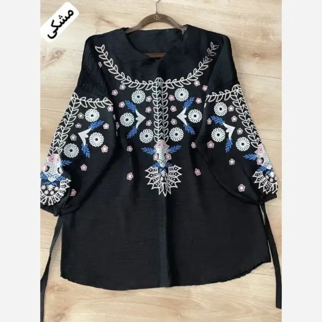 تونیک چاپی طرح گل زنانه و دخترانه شانتون گرم بالا مشکی فری سایز