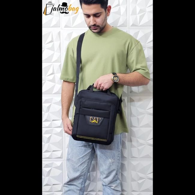 کیف دوشی و دستی مردانه برزنتی دیبا خارجی سه خانه مشکی بزرگ