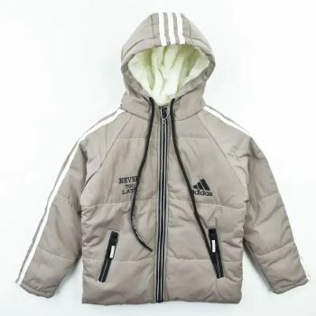 کاپشن پسرانه ADIDAS شمعی رنگ خاکی مناسب پاییز و زمستان