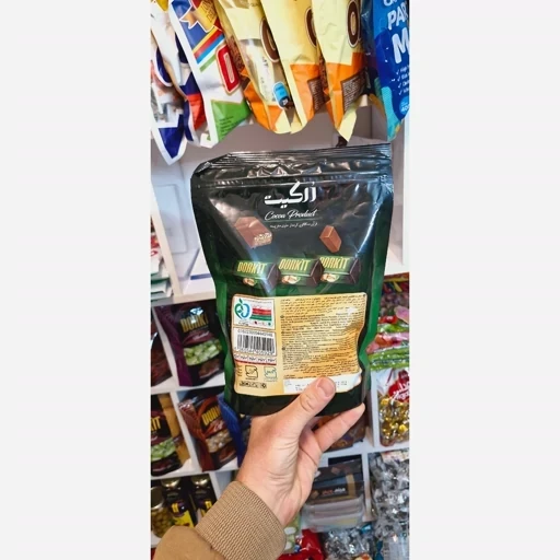شکلات کاکائویی دورکیت با تکه های مغز پسته 450 گرم