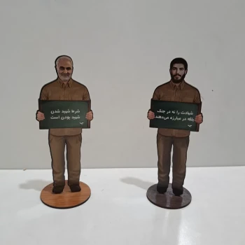 استند چوبی سردار حاج قاسم سلیمانی و شهید ابراهیم هادی ارتفاع حدود 13 سانت مناسب یادواره ها 