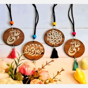 آویز ماشین آویز خودرو (آینه) آویز حکاکی آویز چوبی دوطرفه با ذکر های علوی یا امیر المومنین و آیه و إن یکاد آویز آینه 
