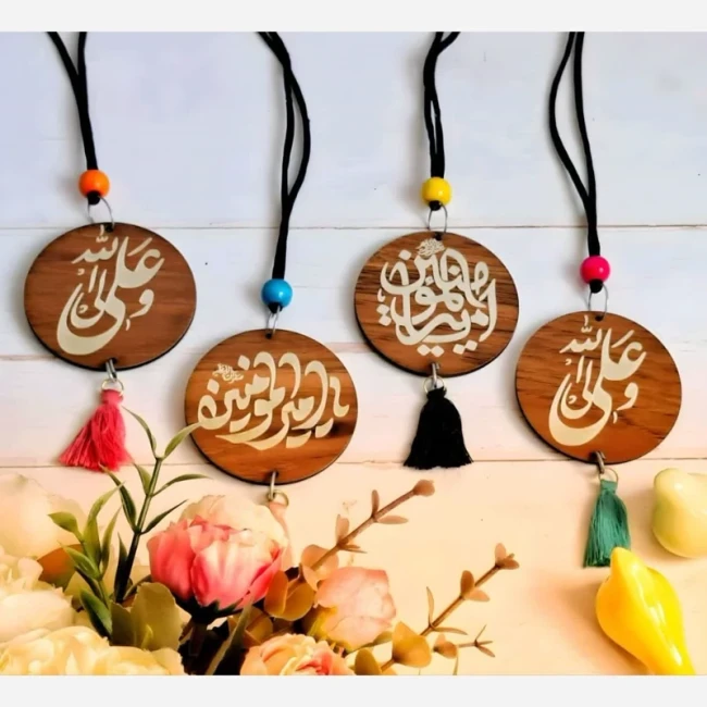 آویز ماشین آویز خودرو (آینه) آویز حکاکی آویز چوبی دوطرفه با ذکر های علوی یا امیر المومنین و آیه و إن یکاد آویز آینه 