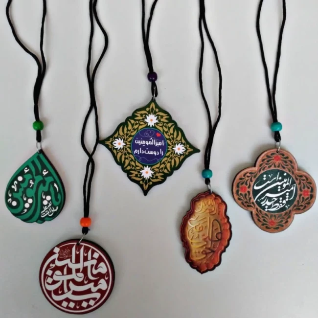 آویز ماشین آویز خودرو (آینه) آویز حکاکی آویز چوبی دوطرفه با ذکر های علوی یا امیر المومنین و آیه و إن یکاد آویز آینه 