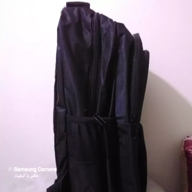 کوله پشتی جادار وجنس ودوخت عالی برند CAT دارای ورودی کابل  آیو ایکس جنس خارجی 