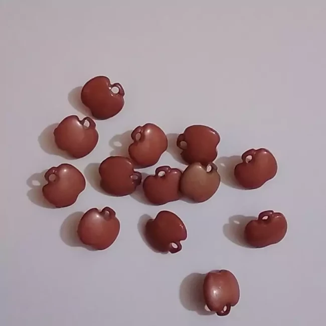 دکمه لباس شکل فانتزی سیب رنگ قهوه ای پک 13 تایی