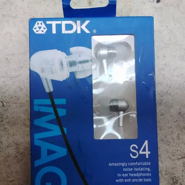 هنذفری با سیم TDK
مدلTH_EB800
قابلیت مکالمه و قطع و وصل کردن تماس