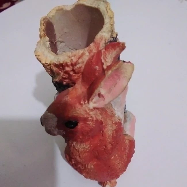 جای خلال دندان سنگی مانند میباشد که زیبا و شیک مناسب جای خلال دندان 
