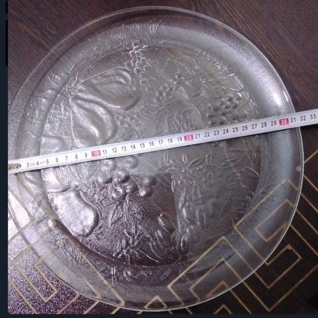 سینی کریستال جنس خارجی و باکیفیت وسالم و بدونه هیچ گونه ایرادی ،اگر خریدار خواست تو گفتگو تصاویر براش ارسال میشود 