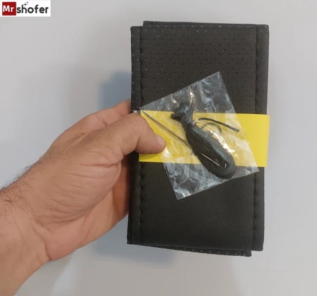 دور فرمان رنگ مشکی دوخت قرمز و مشکی طرح چرم کد 33