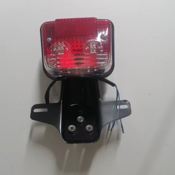 چراغ خطر عقب موتور هوندا طرح دو چشم