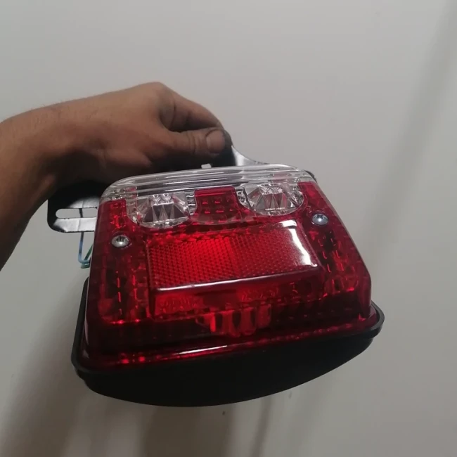 چراغ خطر عقب موتور هوندا طرح دو چشم