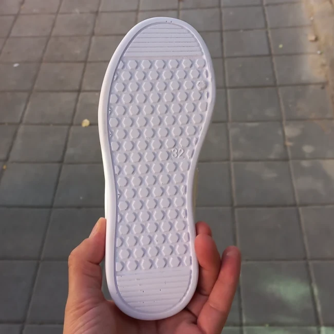 کتونی بچه گانه نیوبالانس سفید و مشکی (32تا36)
