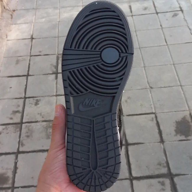 کتونی زنانه جردن وان مشکی براق (37تا40)