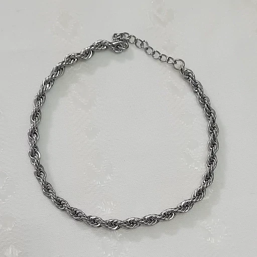 دستبند استیل اسپرت مدل طنابی نقره ای رنگ ثابت مناسب ساده پسندان و مصرف روزمره  قابل سفارش در دو رنگ نقره ای و طلایی 
