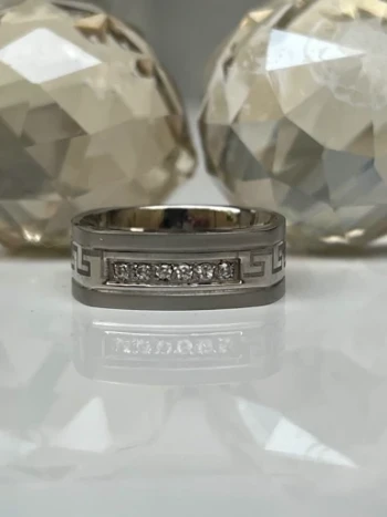 حلقه تک استیل مربعی مارک jfs طرح ورساچه سایز 8 کد 3039