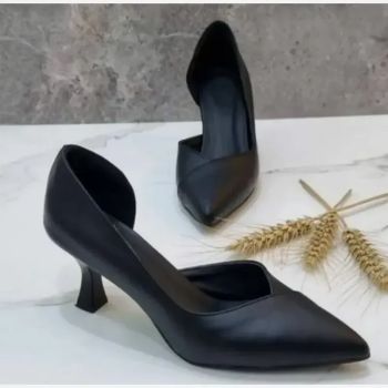 کفش پاشنهدار زنانه مدل وِرا رنگ مشکی و کرم
