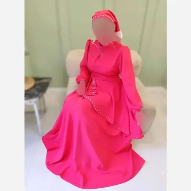پیراهن مجلسی زنانه کرپ مازراتی مدل ستاره به همراه تل اسکارف و سنجاق یقه
