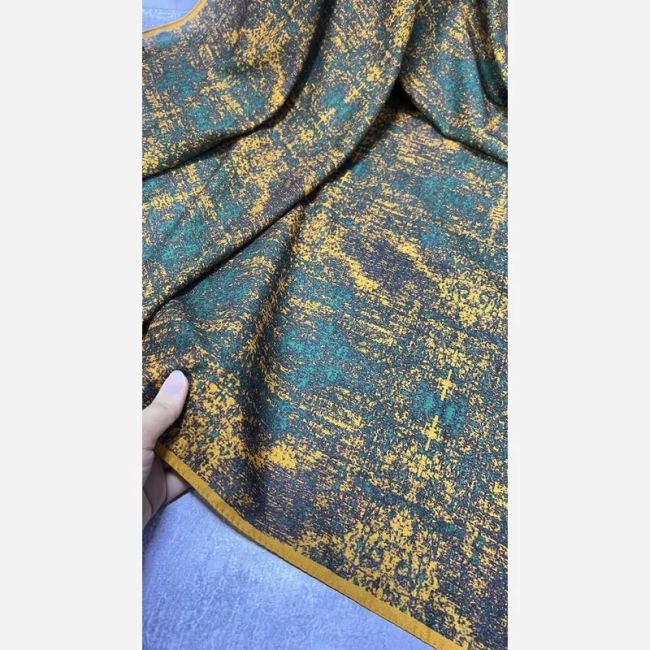 روسری نخی کاستوم طرح ساناز قواره بزرگ 140 سانتیمتر چرخ دوز