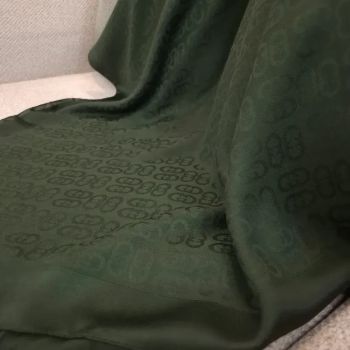 روسری ژاکارد سبز قواره 140 تک رنگ دور دوخت