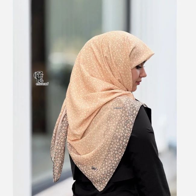 روسری نخ کاستوم طرح صوفیا سایز بزرگ و متوسط سه رنگ کرم هلویی یاسی سبز