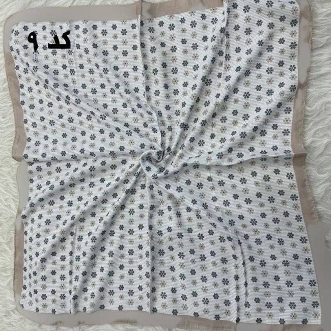 مینی اسکارف نخی نسکافه ای طرح دار قواره 65 در 65 سانتی متر