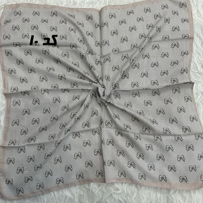 مینی اسکارف کرمی نخ قواره 65x65 سانتیمتر مناسب استفاده روزمره بدون آبرفت و رنگ رفت
