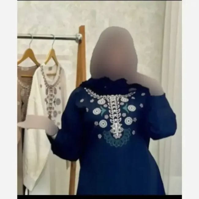 تونیک چاپی طرح گل زنانه و دخترانه شانتون گرم بالا مشکی فری سایز