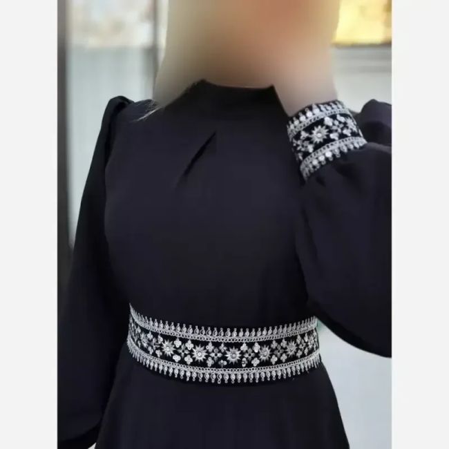 پیراهن زنانه کرپ مازراتی طرح نگار مشکی با کمربند و خرجکار هندی سایز 34 تا 52
