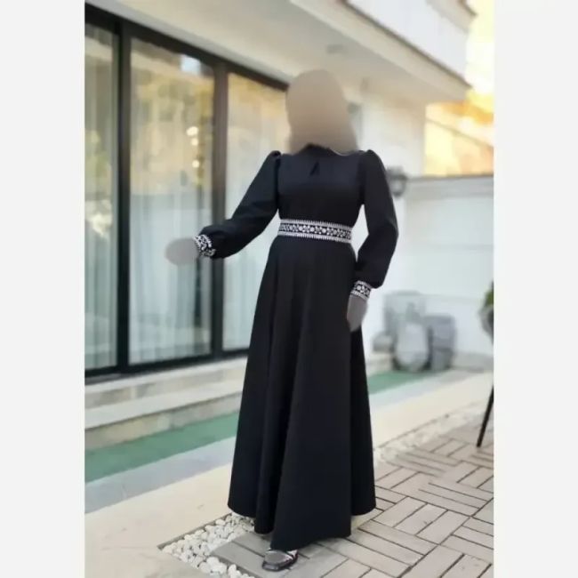 پیراهن زنانه کرپ مازراتی طرح نگار مشکی با کمربند و خرجکار هندی سایز 34 تا 52