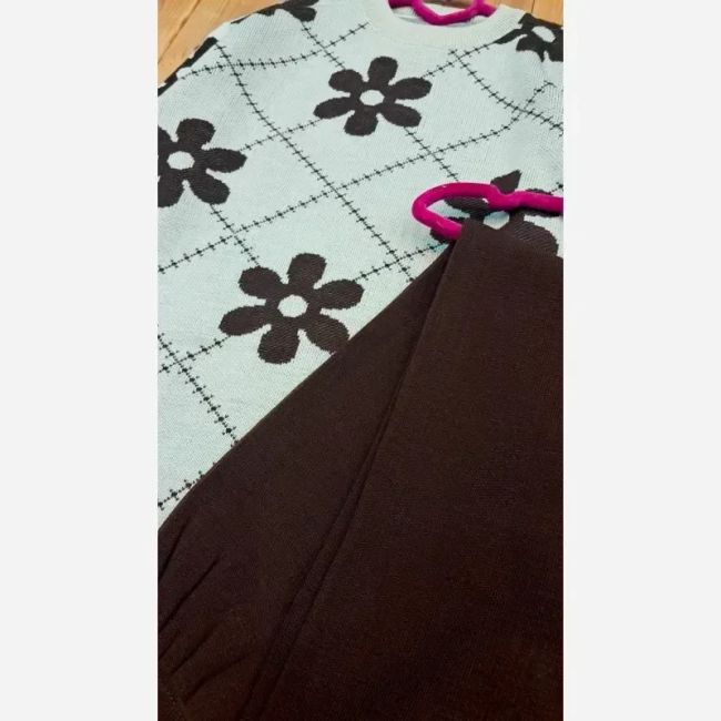 ست بلوز و شلوار بافت دخترانه طرح گل نخ آکریلیک پاییزه و زمستانه