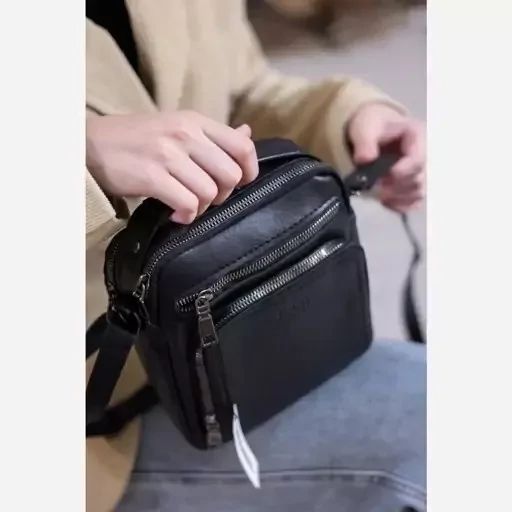کیف دوشی مردانه جیپ مدل 5 زیپ سایز پاسپورتی رنگ مشکی و عسلی