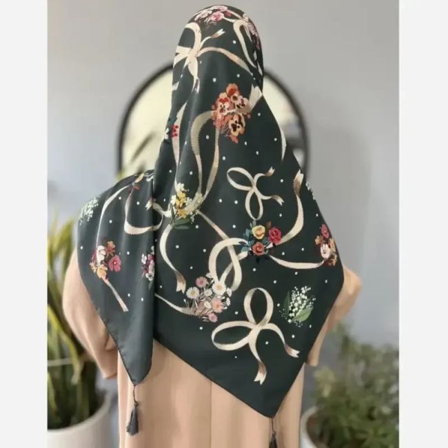 روسری نخی درجه یک قواره 140 طرحدار مشکی و قهوه ای و سبز