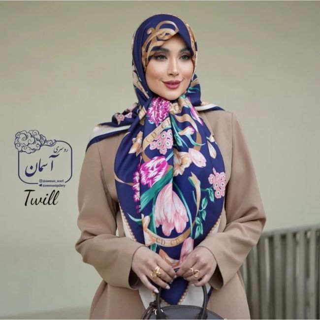 روسری ساتن ابریشم طرح رزگلد قواره 140 مجلسی