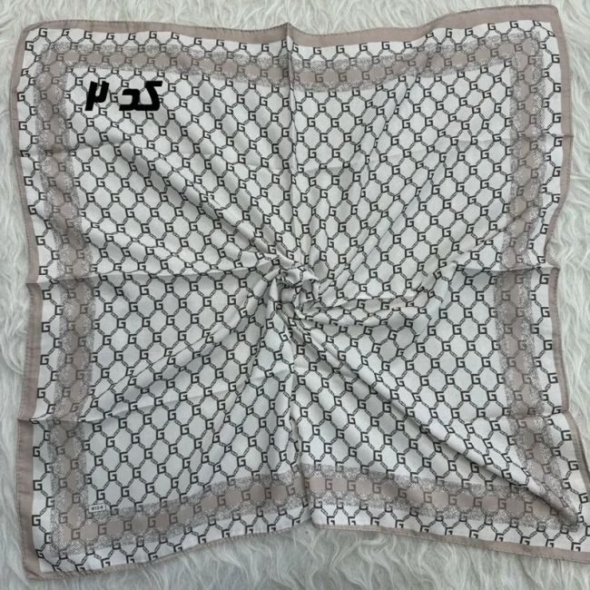 مینی اسکارف نخی نسکافه ای طرح دار قواره 65 در 65 سانتی متر